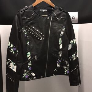 NWT 🍒 STEVE MADDEN SIZE SMALL